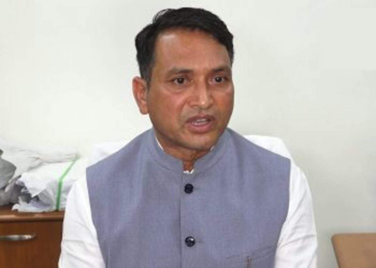 Minister Dibya Shankar Mishra's car was pelted with eggs in Kalahandi