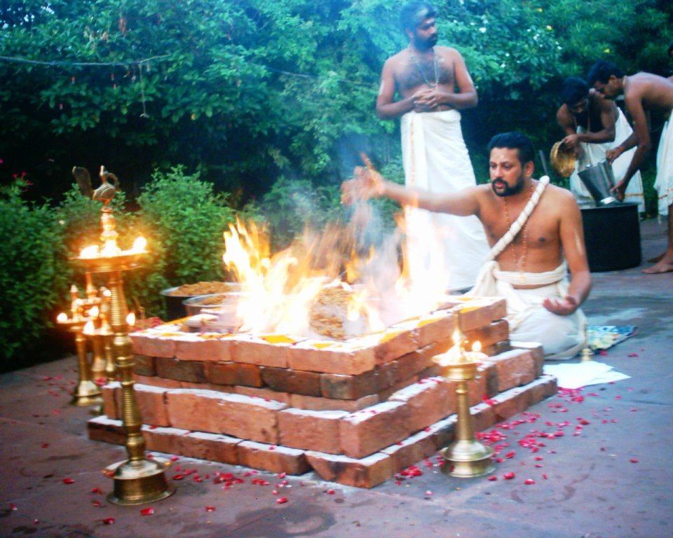ଆପଣ କେବେ ଭାବିଛନ୍ତି କି ମନ୍ତ୍ର ଶେଷରେ ସ୍ୱାହା କାହିଁକି କୁହାଯାଇଥାଏ ?