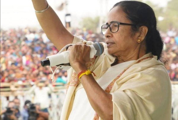 ଯେତେ ବର୍ଷା ହେଲେ ବି ଭୋଟ୍‌ ଦେବ, ନହେଲେ ଆଉ କିଏ ମୁଖ୍ୟମନ୍ତ୍ରୀ ହୋଇଯିବ: ମମତା