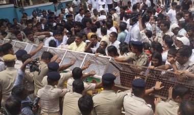 ଅଘୋଷିତ ବିଦ୍ୟୁତ କାଟ୍ ଓ ଅହେତୁକ ବିଦ୍ୟୁତ ଦେୟ ବୃଦ୍ଧି ପ୍ରତିବାଦରେ ରାଜ୍ୟ କଂଗ୍ରେସର ଗ୍ରୀଡ଼୍‌କୋ କାର୍ଯ୍ୟାଳୟ ଠାରେ ବିକ୍ଷୋଭ
