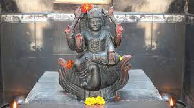 ତେଲ ଦାନକରିବା ଦ୍ୱାରା ଶନି ଦେବତାଙ୍କର ଆଶୀର୍ବାଦ ମିଳିଥାଏ